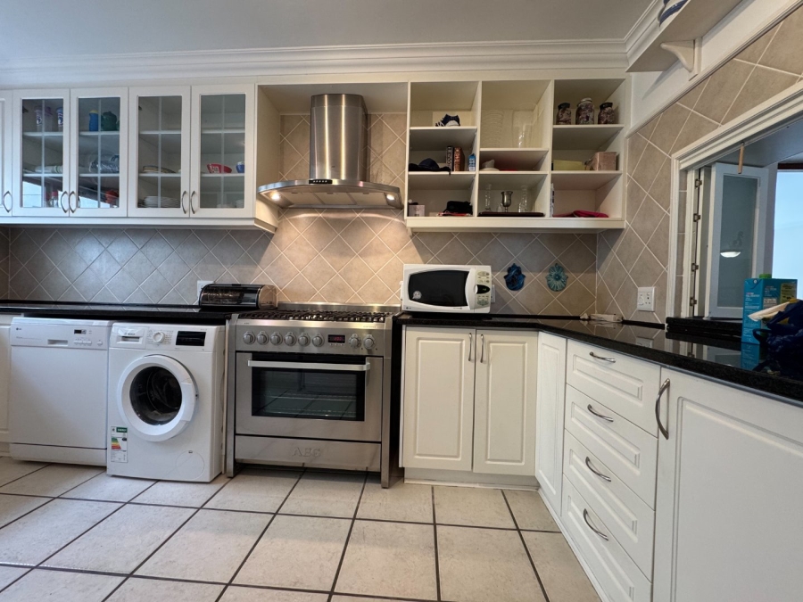  Bedroom Property for Sale in Signal Hill Western Cape
